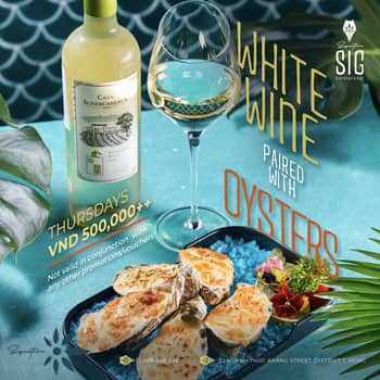 signature-cocktails-white-wine-and-oysters-thursday-offer